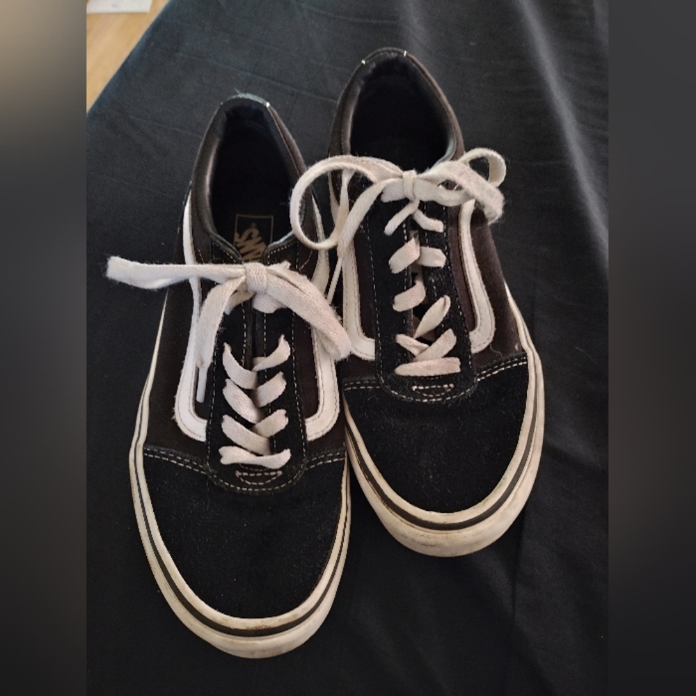 Vans Old Skool Shoes in Youth size 4.0 Black and White See Size Chart